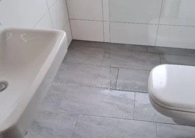 Badezimmersanierung mit ebenerdiger Dusche in Delmenhorst – Foto 6